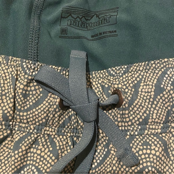 PATAGONIA Women Green Patterned Skort Size Medium - Picture 6 of 8